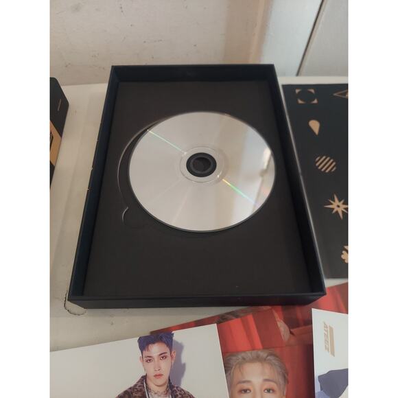 Ateez Treasure Ep.Fin All To Action CD Box Set with Photocards CD Signed Komco - Picture 4 of 12